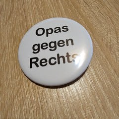 Opas gegen Rechts Button Buttonwerkstatt