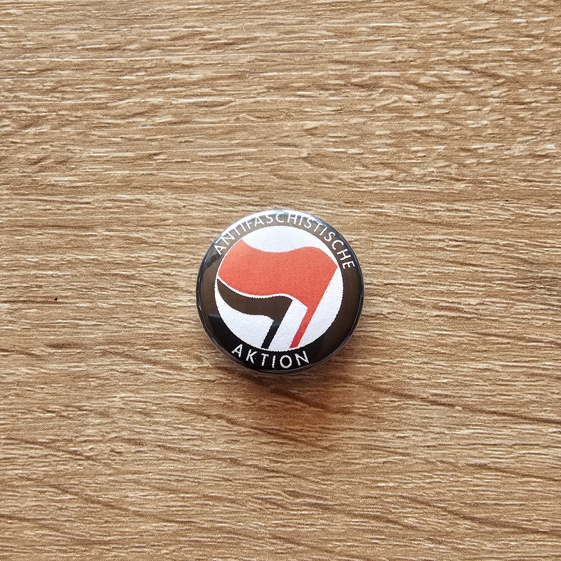 Antifaschistische Aktion Button Buttonwerkstatt