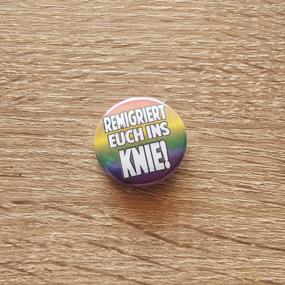 Remigriert euch ins Knie Buttonwerkstatt