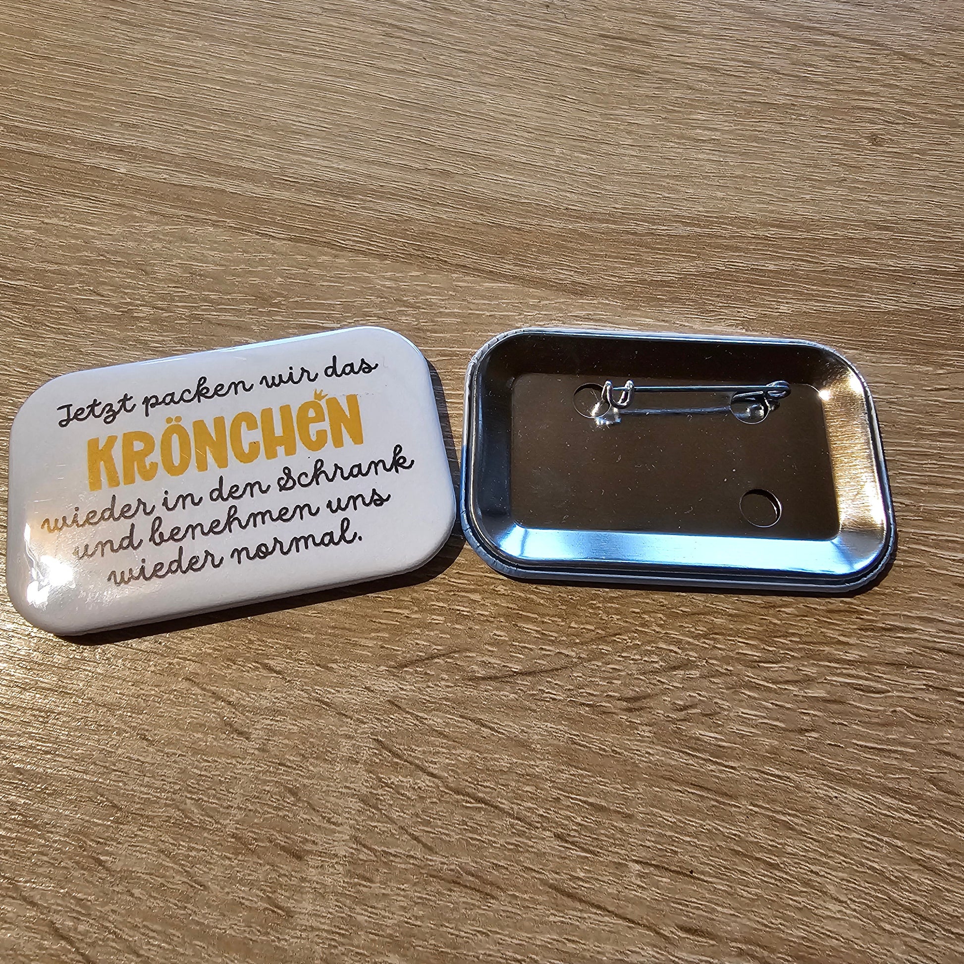 Jetzt packen wir das Krönchen Button Buttonwerkstatt