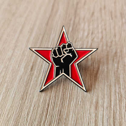 Roter Stern + Faust Pin Buttonwerkstatt