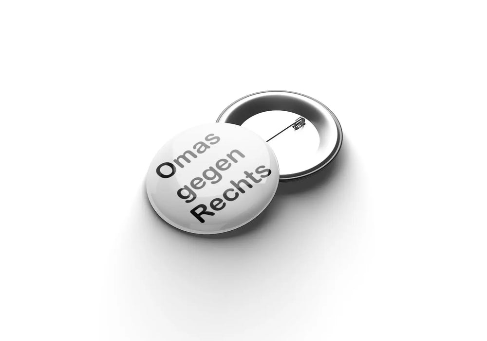 Omas gegen Rechts Buttonwerkstatt